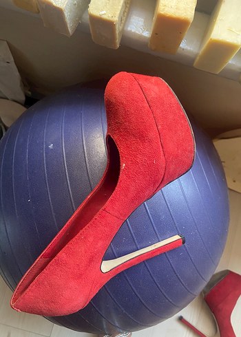 38 Beden Kırmızı Süet Tokalı Stiletto Topuklu Kadın Ayakkabı
