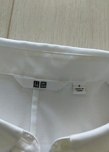 Uniqlo beyaz kısa kollu oversize gömlek 