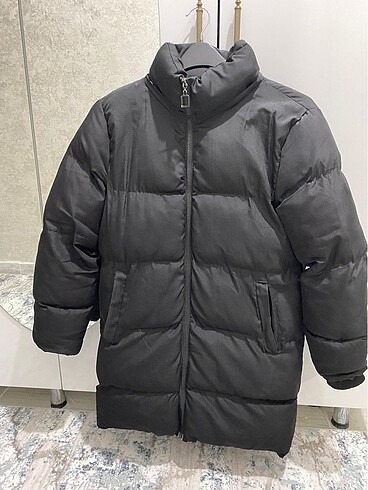 s Beden Siyah Şişme Mont 500 TL