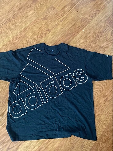 Adidas baskılı tişört