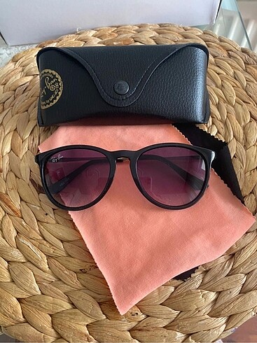 Erika güneş gözlüğü