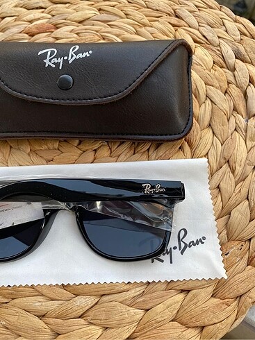 Ray Ban Siyah parlak güneş gözlüğü