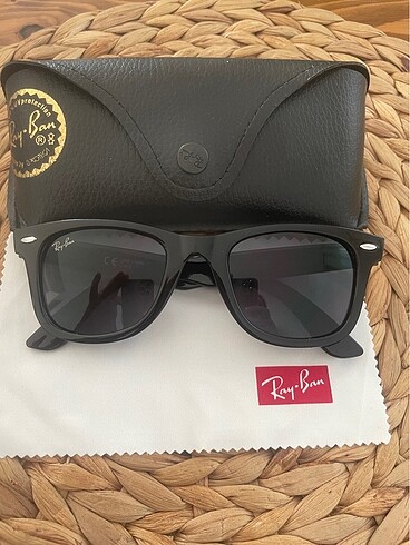ray-ban siyah parlak walfere güneş gözlüğü