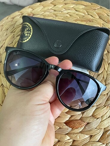 ray-ban siyah erika model güneş gözlüğü