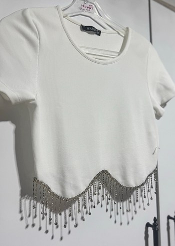 Zincir Detaylı Beyaz Crop Top