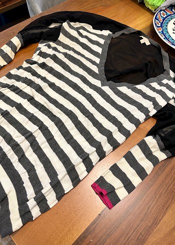 TWIST Gri Çizgili V Yaka arkası transparan şık bluz - Görsel 2