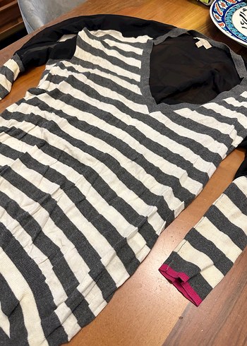 TWIST Gri Çizgili V Yaka arkası transparan şık bluz - Görsel 3