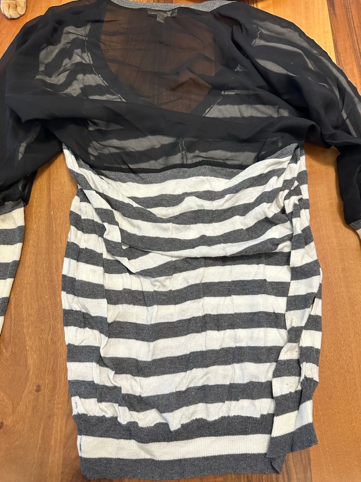 TWIST Gri Çizgili V Yaka arkası transparan şık bluz - Görsel 5