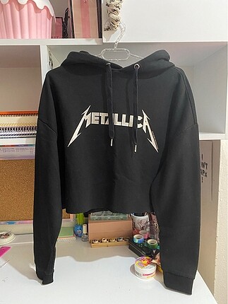 Kısa metallica baskılı sweetshirt
