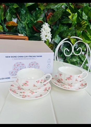 English Home Pembe Çiçekli Porselen Fincan ve Tabak