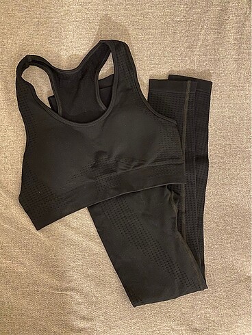 siyah spor tayt ve spor bra takım MM