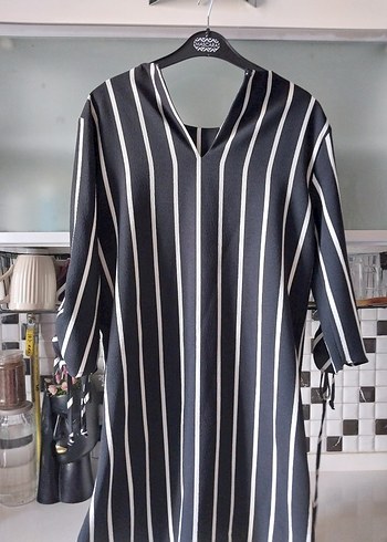 Siyah Beyaz Çizgili Elbise xs/s - Görsel 2