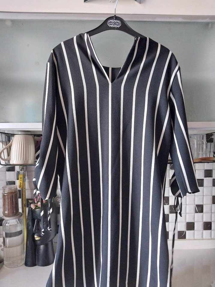 Siyah Beyaz Çizgili Elbise xs/s - Görsel 2