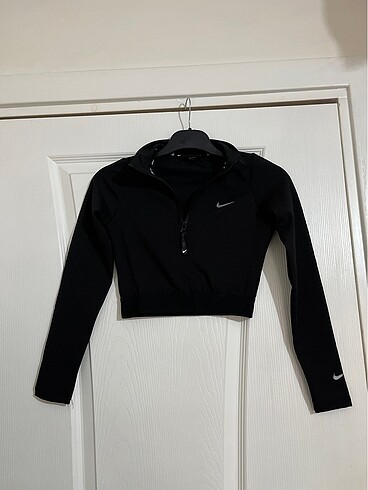 Nike crop
