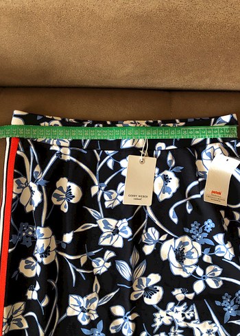 Mavi Çiçek Desenli Dar Kesim Midi Etek - Görsel 2