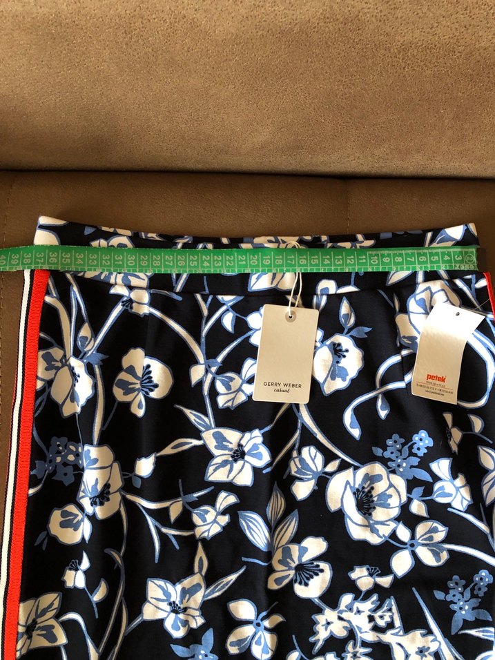 Mavi Çiçek Desenli Dar Kesim Midi Etek - Görsel 2