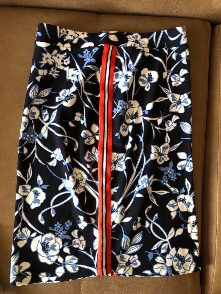 Mavi Çiçek Desenli Dar Kesim Midi Etek - Görsel 5