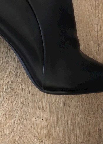 Siyah Deri Tokalı İnce Topuklu Kadın Çizme - Görsel 5