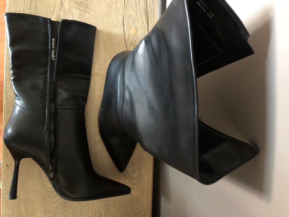 Siyah Deri Tokalı İnce Topuklu Kadın Çizme - Görsel 2