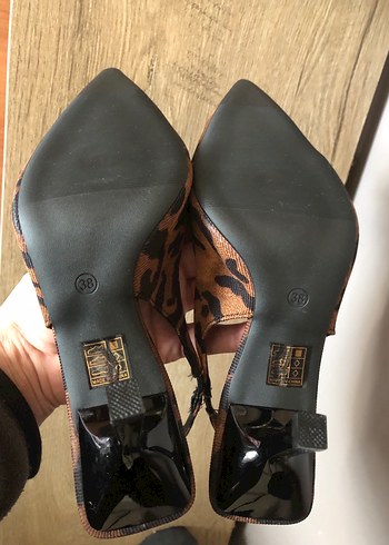 Leopar Desenli Kahverengi Tokalı Stiletto - Görsel 3