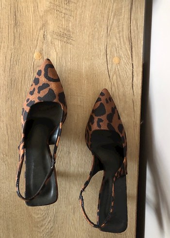 Leopar Desenli Kahverengi Tokalı Stiletto - Görsel 2