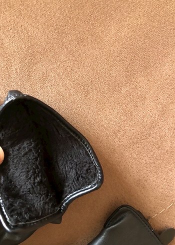 Düğmeli Siyah Deri Kadın Eldiveni - Görsel 3