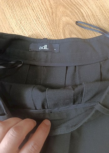 Siyah Pilili Midi Hamile Eteği - Görsel 3