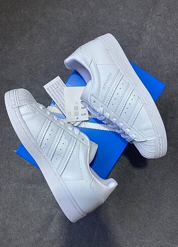 Adidas Süperstar 