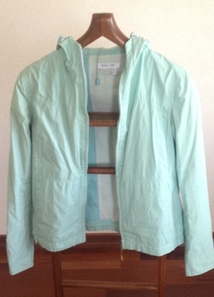 Zara Mont