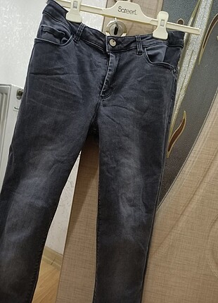 LC Waikiki Gri taşlı kot pantolon