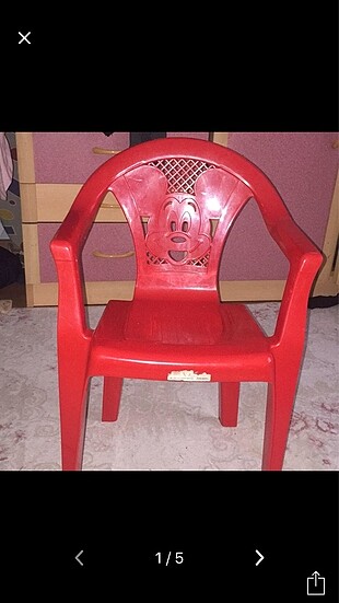 Mini kırmızı sandalye çocuk için