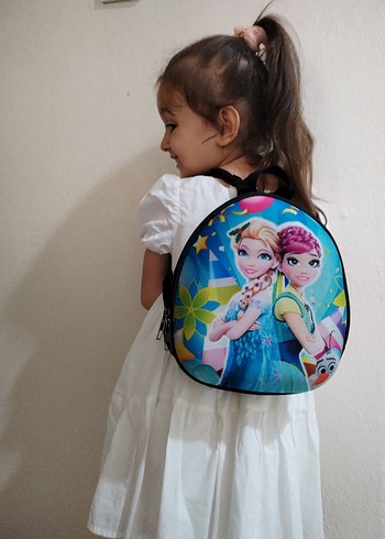 Çocuklar için renkli okul çantası