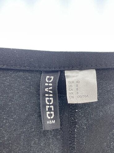 40 Beden siyah Renk H&M Düz Kesim %70 İndirimli.