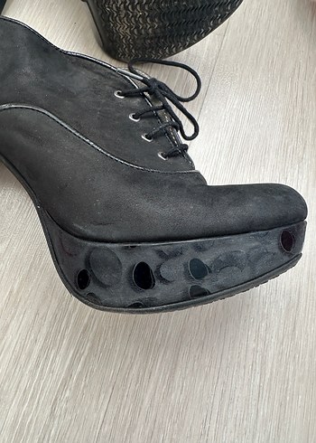Siyah Bağcıklı Süet Platform Topuklu Bot - Görsel 6