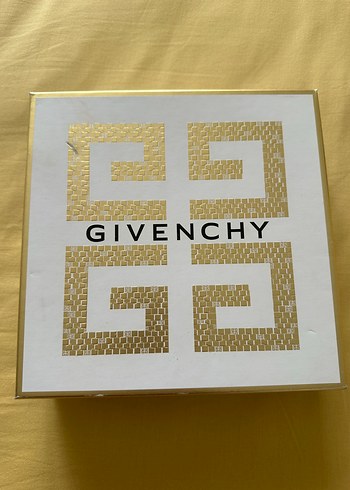  Beden Givenchy Kadın Parfümü seti kutusu