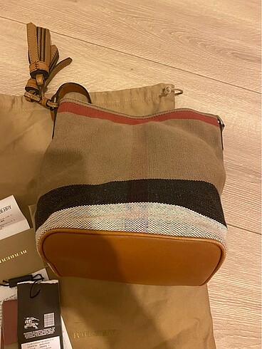 Burberry çanta SIFIRDAN FARKSIZ