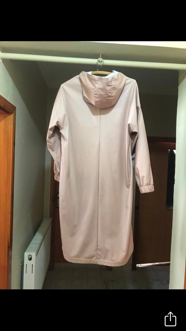 Düğmeli Bej Uzun Kadın Yağmurluk - Görsel 2