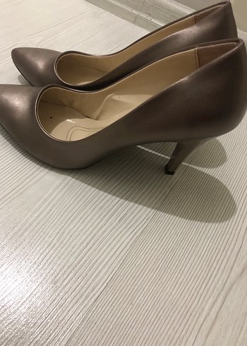 Klasik Kahverengi Stiletto Topuklu Kadın Ayakkabı - Görsel 2