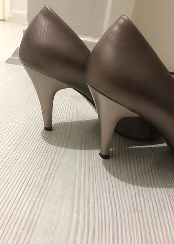 Klasik Kahverengi Stiletto Topuklu Kadın Ayakkabı - Görsel 3