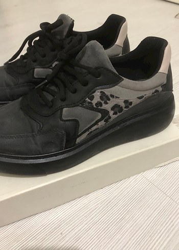 Siyah Gri Bağcıklı Kadın Spor Ayakkabı - Görsel 2