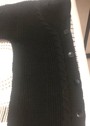 Siyah Düğmeli kısa Hırka - Görsel 3