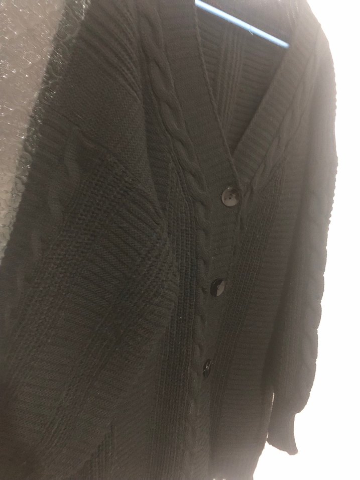 Siyah Düğmeli kısa Hırka - Görsel 2