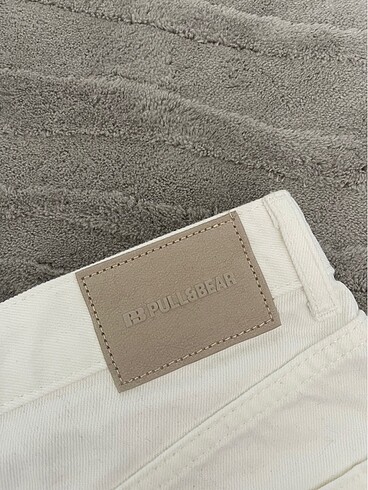 36 Beden beyaz Renk Pull and bear şort