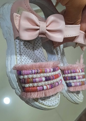 23 Beden Pembe Fiyonklu Bohem Nakışlı Kız Sandalet