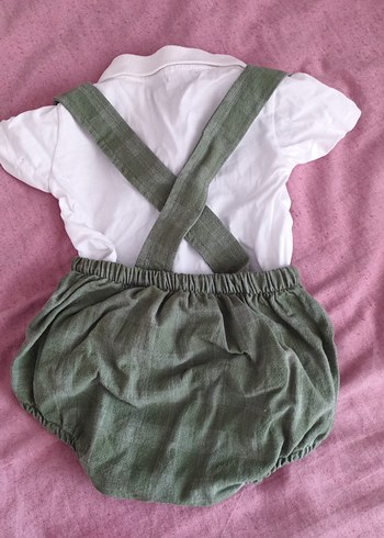 Diğer Yeşil Aslan Nakışlı Bebek Tulumu iki kere giyildi sadece