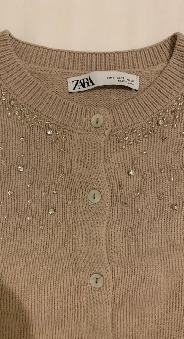 Bej Düğmeli Nakışlı Kadın Hırka - Görsel 2