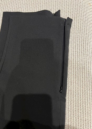 Kadın Siyah İspanyol paça paçasında fermuar detaylı kumaş pant - Görsel 2