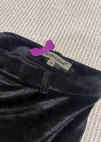 Siyah Mini kadife etiketli şort - Görsel 3