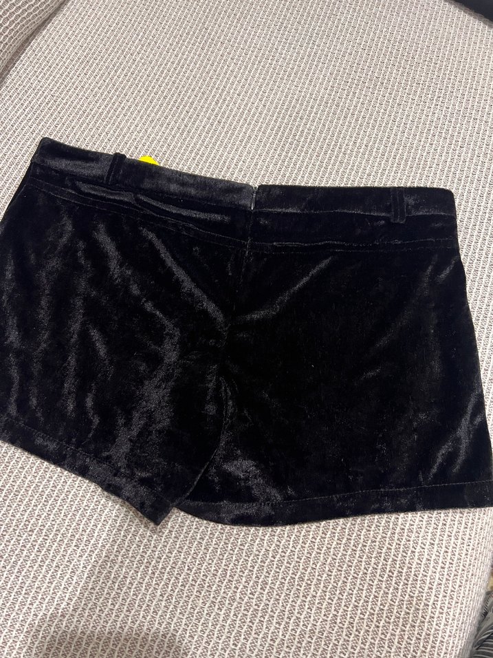 Siyah Mini kadife etiketli şort - Görsel 4