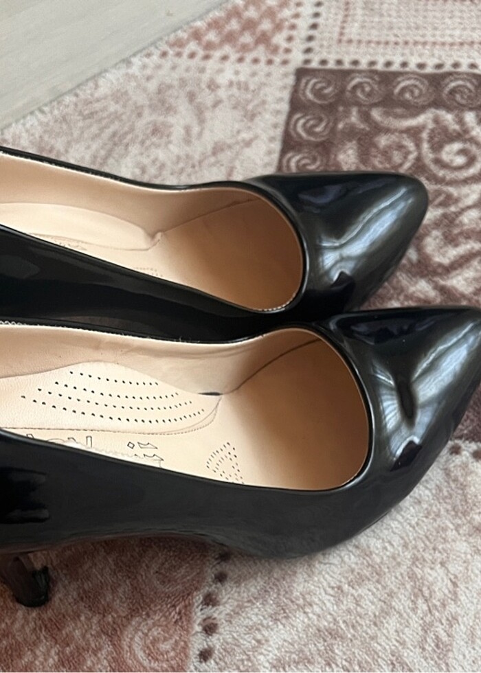 Klasik model topuklu ayakkabı - Görsel 3